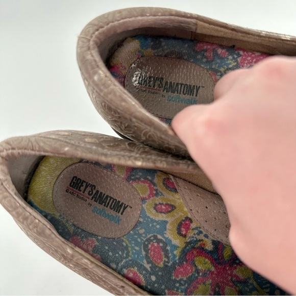 Greys Anatomy soft walk Meredith closed back clogs 8 brown oil slip resistant - Picture 12 of 14